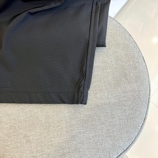 \nTB、2025春夏新款运动口袋设计工装裤。面料给满分!高密度面料手感无敌顺滑,一条有逼格的裤子 可遇 \nTB、2025春夏新款运动口袋设计工装裤。面料给满分!高密度面料手感无敌顺滑,一条有逼格的裤子 可遇