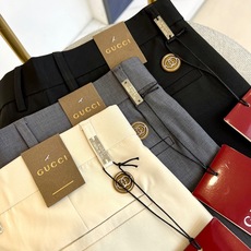 Gucc古驰、25春夏新品商务休闲九分裤西裤。精仿面料黄金比例的材质混纺。面料高密且精细 质地挺阔细腻, Gucc古驰、25春夏新品商务休闲九分裤西裤。精仿面料黄金比例的材质混纺。面料高密且精细 质地挺阔细腻,