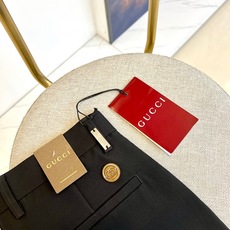 Gucc古驰、25春夏新品商务休闲九分裤西裤。精仿面料黄金比例的材质混纺。面料高密且精细 质地挺阔细腻, Gucc古驰、25春夏新品商务休闲九分裤西裤。精仿面料黄金比例的材质混纺。面料高密且精细 质地挺阔细腻,