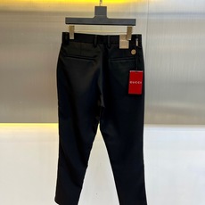 Gucc古驰、25春夏新品商务休闲九分裤西裤。精仿面料黄金比例的材质混纺。面料高密且精细 质地挺阔细腻, Gucc古驰、25春夏新品商务休闲九分裤西裤。精仿面料黄金比例的材质混纺。面料高密且精细 质地挺阔细腻,