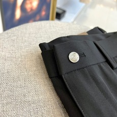 Gucc古驰、25春夏新品商务休闲九分裤西裤。精仿面料黄金比例的材质混纺。面料高密且精细 质地挺阔细腻, Gucc古驰、25春夏新品商务休闲九分裤西裤。精仿面料黄金比例的材质混纺。面料高密且精细 质地挺阔细腻,