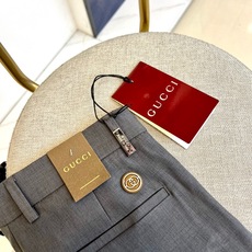 Gucc古驰、25春夏新品商务休闲九分裤西裤。精仿面料黄金比例的材质混纺。面料高密且精细 质地挺阔细腻, Gucc古驰、25春夏新品商务休闲九分裤西裤。精仿面料黄金比例的材质混纺。面料高密且精细 质地挺阔细腻,
