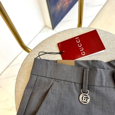 Gucc古驰、25春夏新品商务休闲九分裤西裤。精仿面料黄金比例的材质混纺。面料高密且精细 质地挺阔细腻, Gucc古驰、25春夏新品商务休闲九分裤西裤。精仿面料黄金比例的材质混纺。面料高密且精细 质地挺阔细腻,