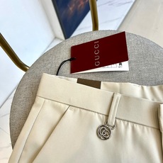Gucc古驰、25春夏新品商务休闲九分裤西裤。精仿面料黄金比例的材质混纺。面料高密且精细 质地挺阔细腻, Gucc古驰、25春夏新品商务休闲九分裤西裤。精仿面料黄金比例的材质混纺。面料高密且精细 质地挺阔细腻,