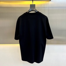 Lowe罗意威、25春夏男士圆领口袋刺绣logo短袖T恤,富氧冰棉平纹针织宽松版型圆领短袖t恤,纯棉高支 Lowe罗意威、25春夏男士圆领口袋刺绣logo短袖T恤,富氧冰棉平纹针织宽松版型圆领短袖t恤,纯棉高支