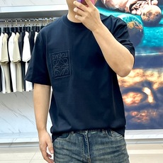 Lowe罗意威、25春夏男士圆领口袋刺绣logo短袖T恤,富氧冰棉平纹针织宽松版型圆领短袖t恤,纯棉高支 Lowe罗意威、25春夏男士圆领口袋刺绣logo短袖T恤,富氧冰棉平纹针织宽松版型圆领短袖t恤,纯棉高支