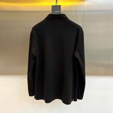Loro Piana-lP🆕、25秋冬精品长袖POLO系列。• 左胸经典刺绣徽标:精绣字母Logo与盾形 Loro Piana-lP🆕、25秋冬精品长袖POLO系列。• 左胸经典刺绣徽标:精绣字母Logo与盾形