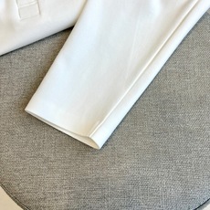 Loro Piana-lP🆕、25秋冬精品长袖POLO系列。• 左胸经典刺绣徽标:精绣字母Logo与盾形 Loro Piana-lP🆕、25秋冬精品长袖POLO系列。• 左胸经典刺绣徽标:精绣字母Logo与盾形