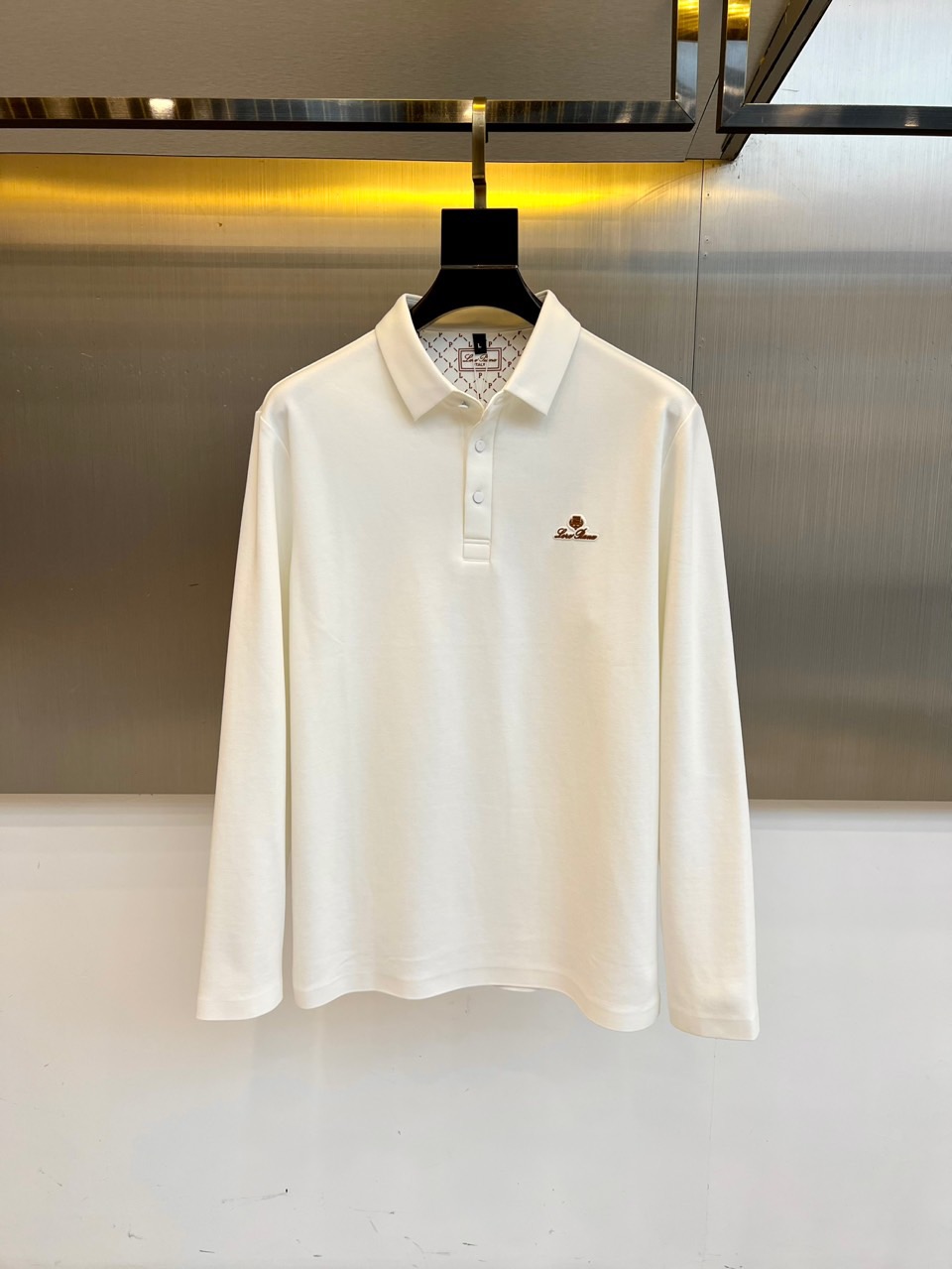 Loro Piana-lP🆕、25秋冬精品长袖POLO系列。• 左胸经典刺绣徽标：精绣字母Logo与盾形
