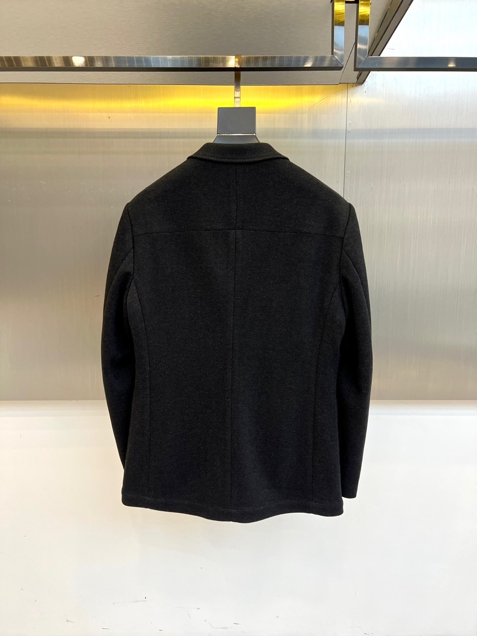 Brunello cucinelli-BC 2025秋冬系列 | 意式奢华羊绒西装。本季主打浅灰色单排扣