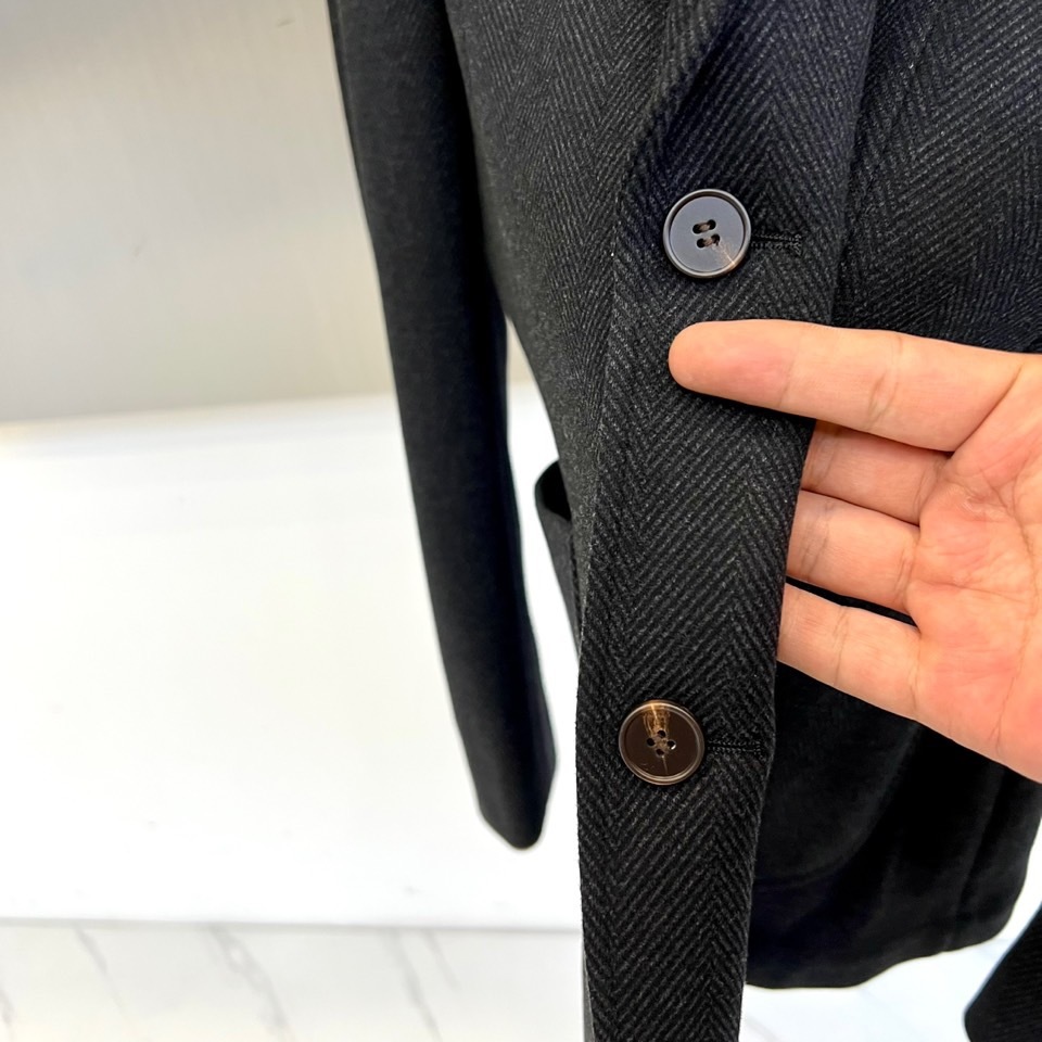 Brunello cucinelli-BC 2025秋冬系列 | 意式奢华羊绒西装。本季主打浅灰色单排扣