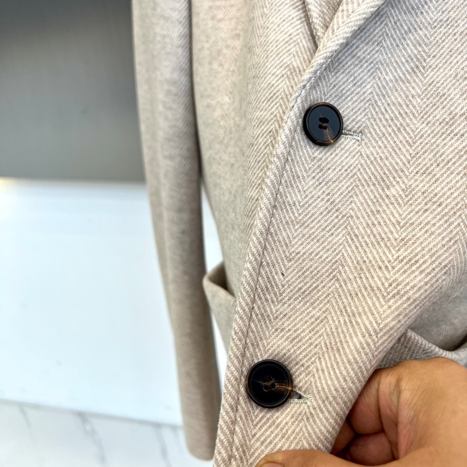 Brunello cucinelli-BC 2025秋冬系列 | 意式奢华羊绒西装。本季主打浅灰色单排扣