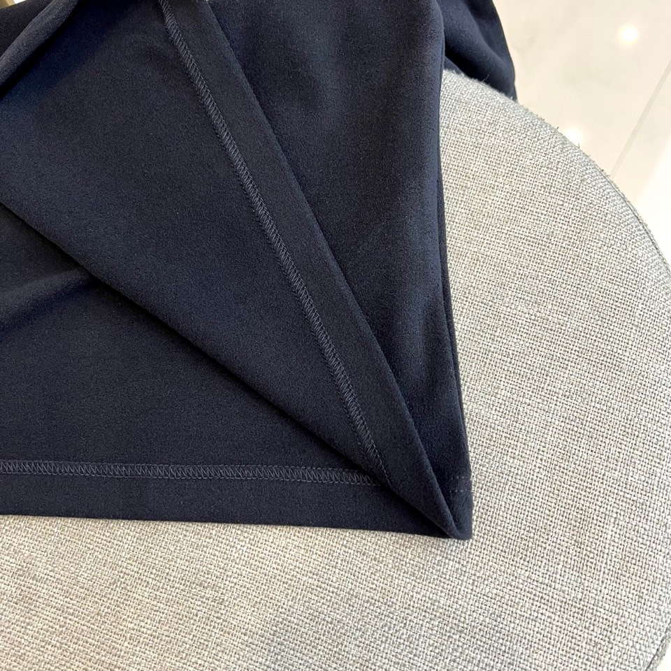 MONCLER蒙口、2025秋冬系列，经典徽标刺绣长袖T恤，精选47.6%棉+47.9%聚酯纤维+4.5