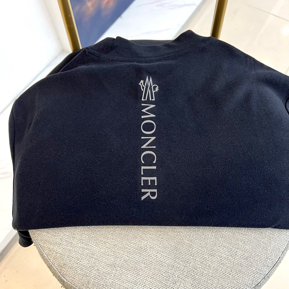 MONCLER蒙口、2025秋冬系列，经典徽标刺绣长袖T恤，精选47.6%棉+47.9%聚酯纤维+4.5