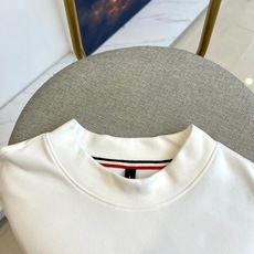 MONCLER蒙口、2025秋冬系列,经典徽标刺绣长袖T恤,精选47.6%棉+47.9%聚酯纤维+4.5 MONCLER蒙口、2025秋冬系列,经典徽标刺绣长袖T恤,精选47.6%棉+47.9%聚酯纤维+4.5