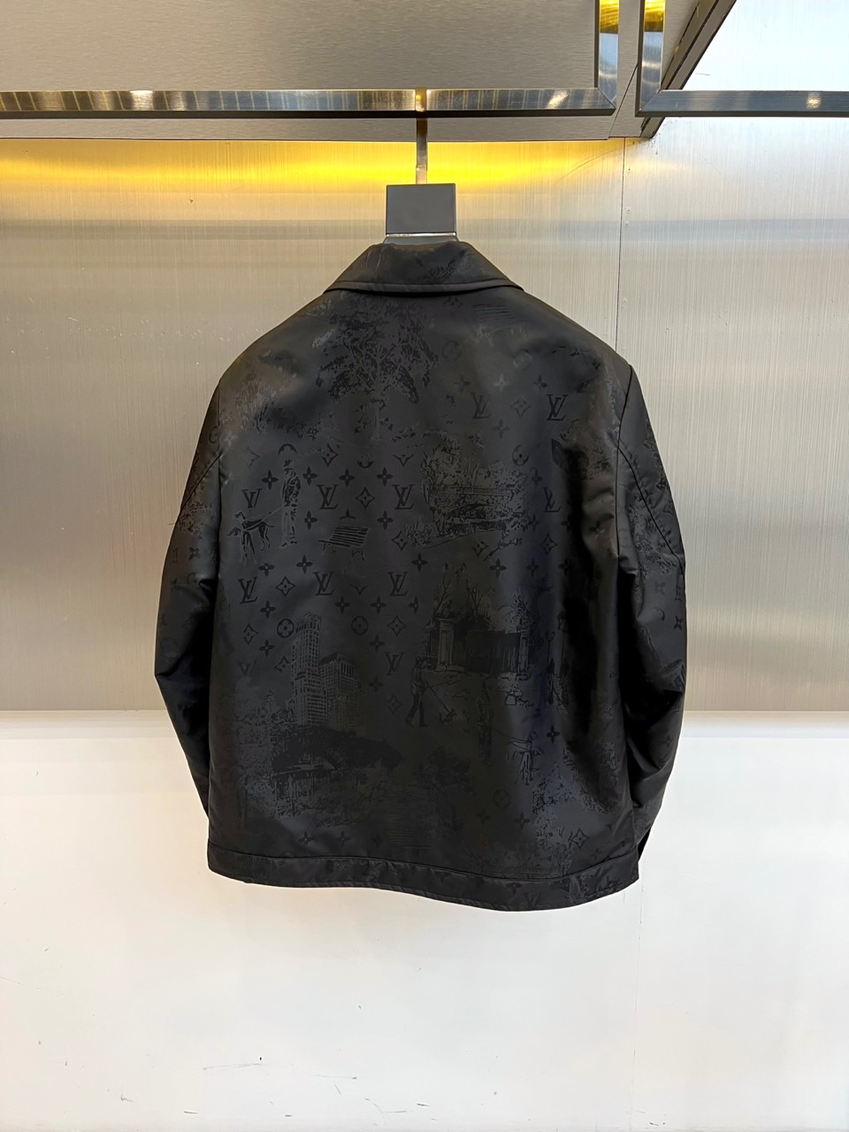 1v、驴家25s秋冬新品翻领设计Monogram夹克外套。Monogram暗纹，如巴黎晨光洒落凯旋门。经