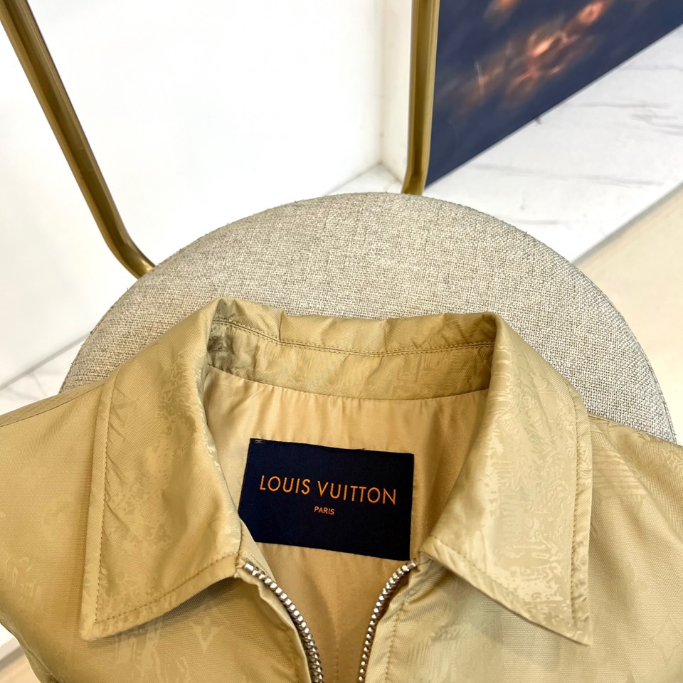 1v、驴家25s秋冬新品翻领设计Monogram夹克外套。Monogram暗纹，如巴黎晨光洒落凯旋门。经