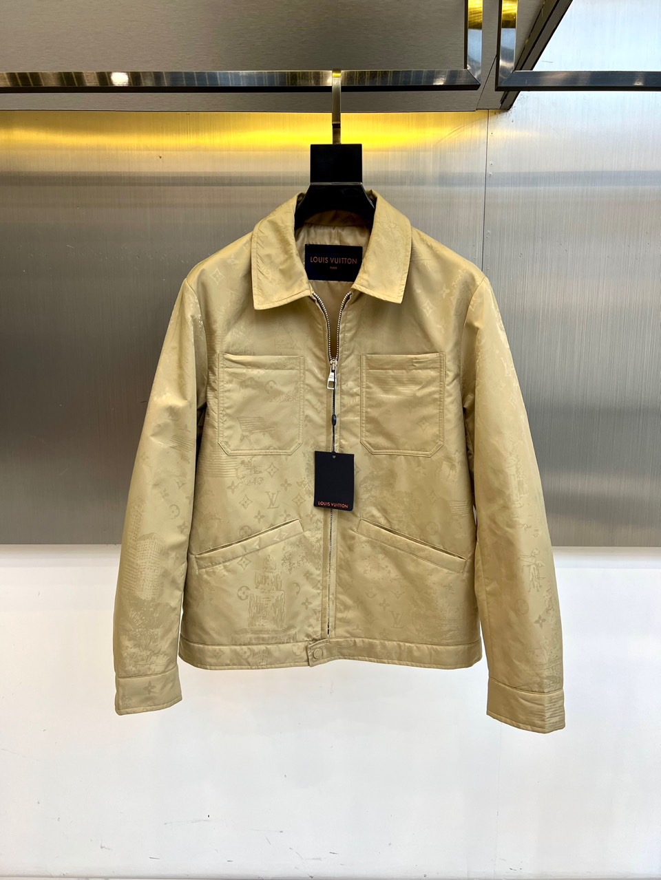 1v、驴家25s秋冬新品翻领设计Monogram夹克外套。Monogram暗纹，如巴黎晨光洒落凯旋门。经