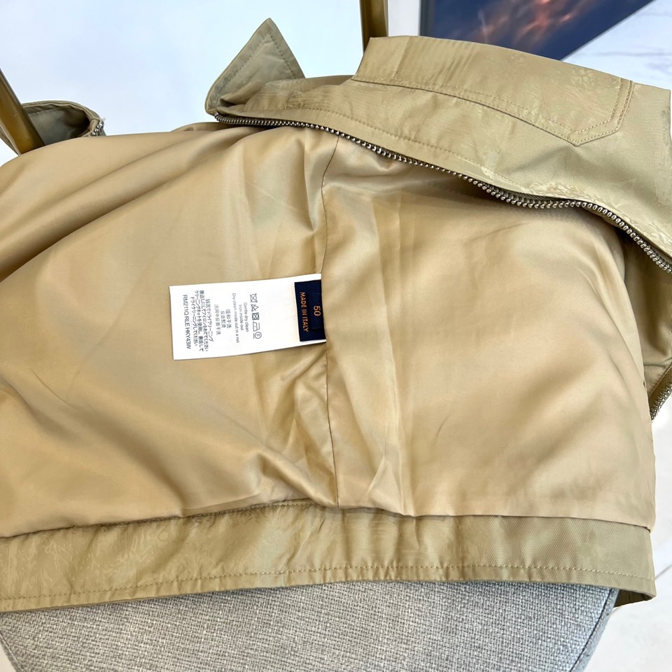 1v、驴家25s秋冬新品翻领设计Monogram夹克外套。Monogram暗纹，如巴黎晨光洒落凯旋门。经