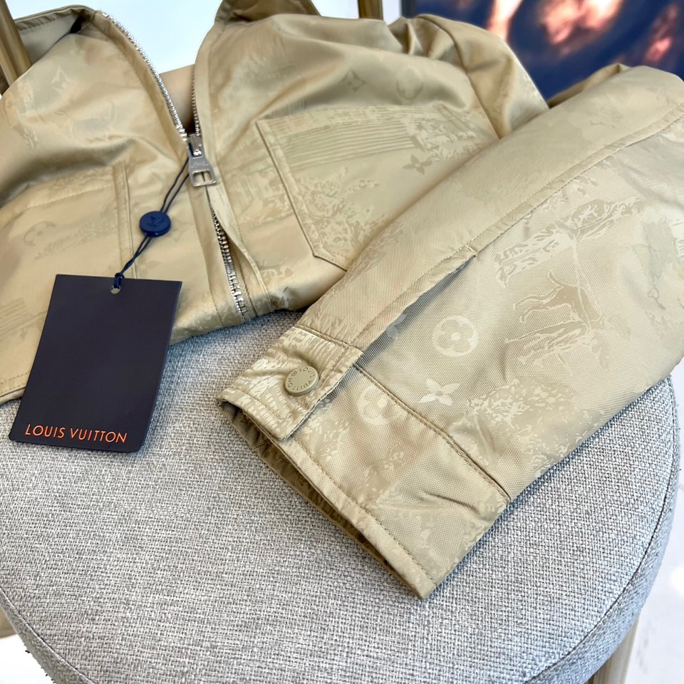 1v、驴家25s秋冬新品翻领设计Monogram夹克外套。Monogram暗纹，如巴黎晨光洒落凯旋门。经