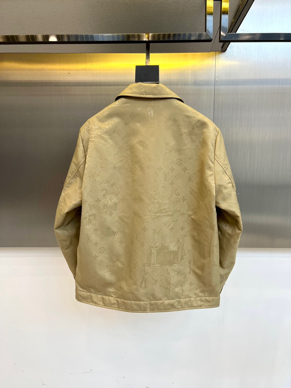 1v、驴家25s秋冬新品翻领设计Monogram夹克外套。Monogram暗纹，如巴黎晨光洒落凯旋门。经