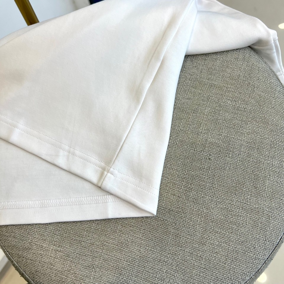 Brunello cucinelli-BC百搭经典圆领顶级元素融合打造，25s秋冬最新款短袖，面料采用进
