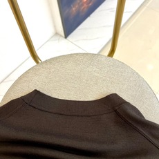Bur巴宝莉、2025秋冬新作牦牛绒中袖打底T恤 ,藏地软黄金 ,桑蚕丝凉感科技。藏地软黄金邂逅东方匠心 Bur巴宝莉、2025秋冬新作牦牛绒中袖打底T恤 ,藏地软黄金 ,桑蚕丝凉感科技。藏地软黄金邂逅东方匠心