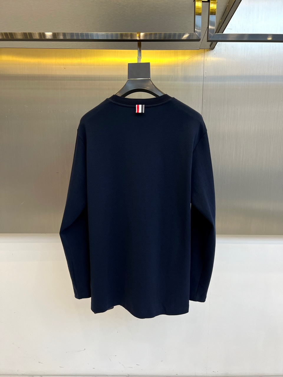 Thom browne 汤姆布朗、【高品质】25s秋冬男士 帽衫运动衫。▸ 经典红白黑条纹：左胸口袋边缘