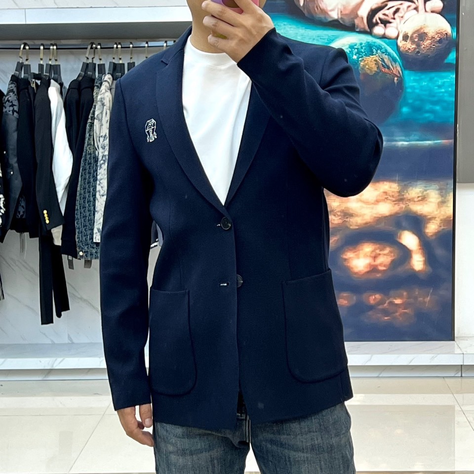 Brunello Cucinelli 2025秋冬新品男士西装外套，以经典黑色细格纹面料诠释意式奢华美学