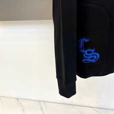 Chrome Hearts 克罗心、2025秋冬新品黑色连帽拉链加绒卫衣,以品牌标志性的暗黑美学诠释街头 Chrome Hearts 克罗心、2025秋冬新品黑色连帽拉链加绒卫衣,以品牌标志性的暗黑美学诠释街头