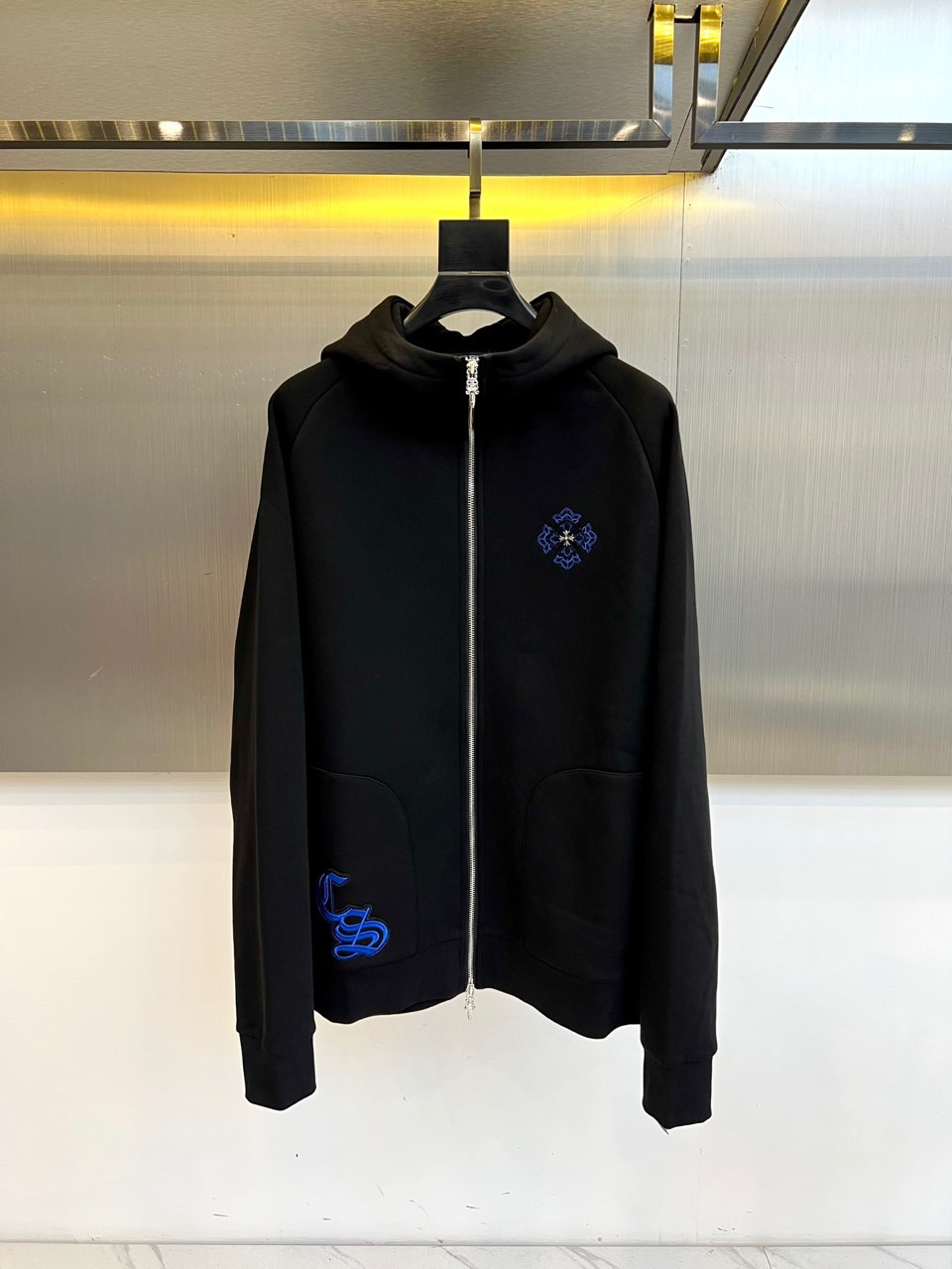 Chrome Hearts 克罗心、2025秋冬新品黑色连帽拉链加绒卫衣，以品牌标志性的暗黑美学诠释街头