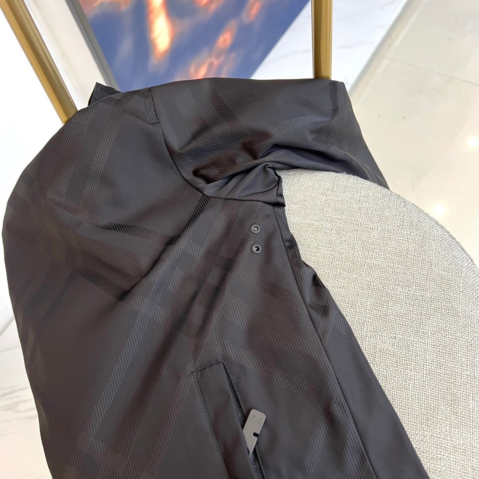 Bur巴宝莉、【高品质】2025秋冬新品双面夹棉夹克外套｜英伦格调 ▸ 双面纯黑设计：采用品牌专利防水面