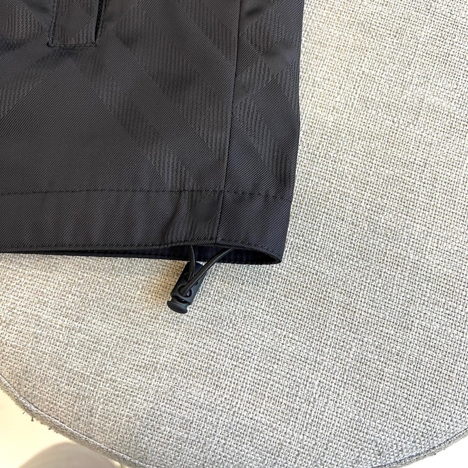 Bur巴宝莉、【高品质】2025秋冬新品双面夹棉夹克外套｜英伦格调 ▸ 双面纯黑设计：采用品牌专利防水面