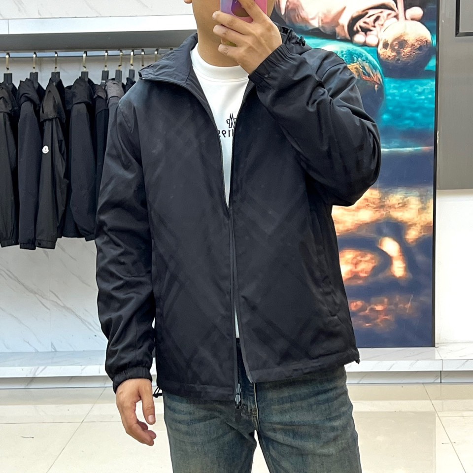 Bur巴宝莉、【高品质】2025秋冬新品双面夹棉夹克外套｜英伦格调 ▸ 双面纯黑设计：采用品牌专利防水面