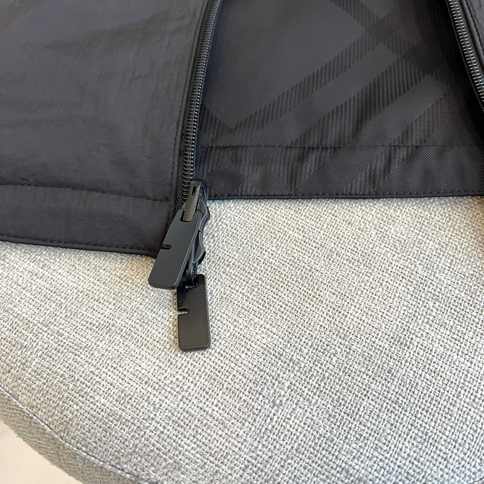 Bur巴宝莉、【高品质】2025秋冬新品双面夹棉夹克外套｜英伦格调 ▸ 双面纯黑设计：采用品牌专利防水面