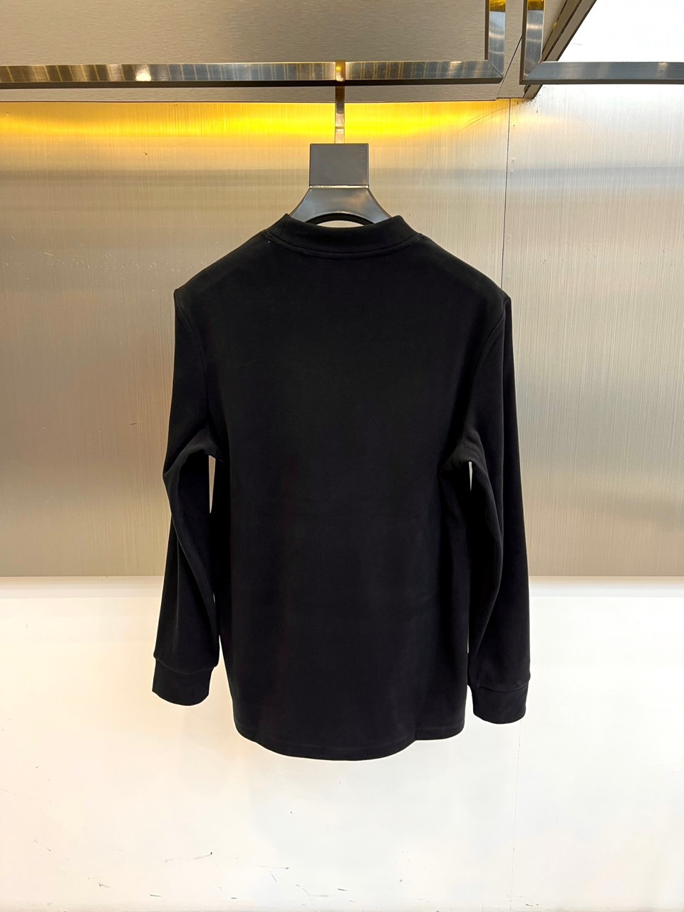 拉夫劳伦、2025秋冬男士系列。澳绒高领长袖衫。精选澳洲绒感面料，细腻软绒触感结合94.1%聚酯纤维+5