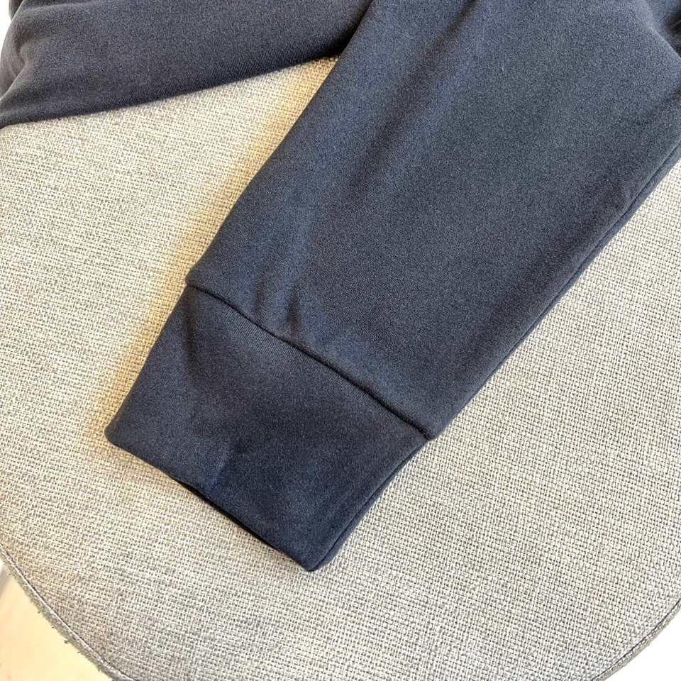 拉夫劳伦、2025秋冬男士系列。澳绒高领长袖衫。精选澳洲绒感面料，细腻软绒触感结合94.1%聚酯纤维+5