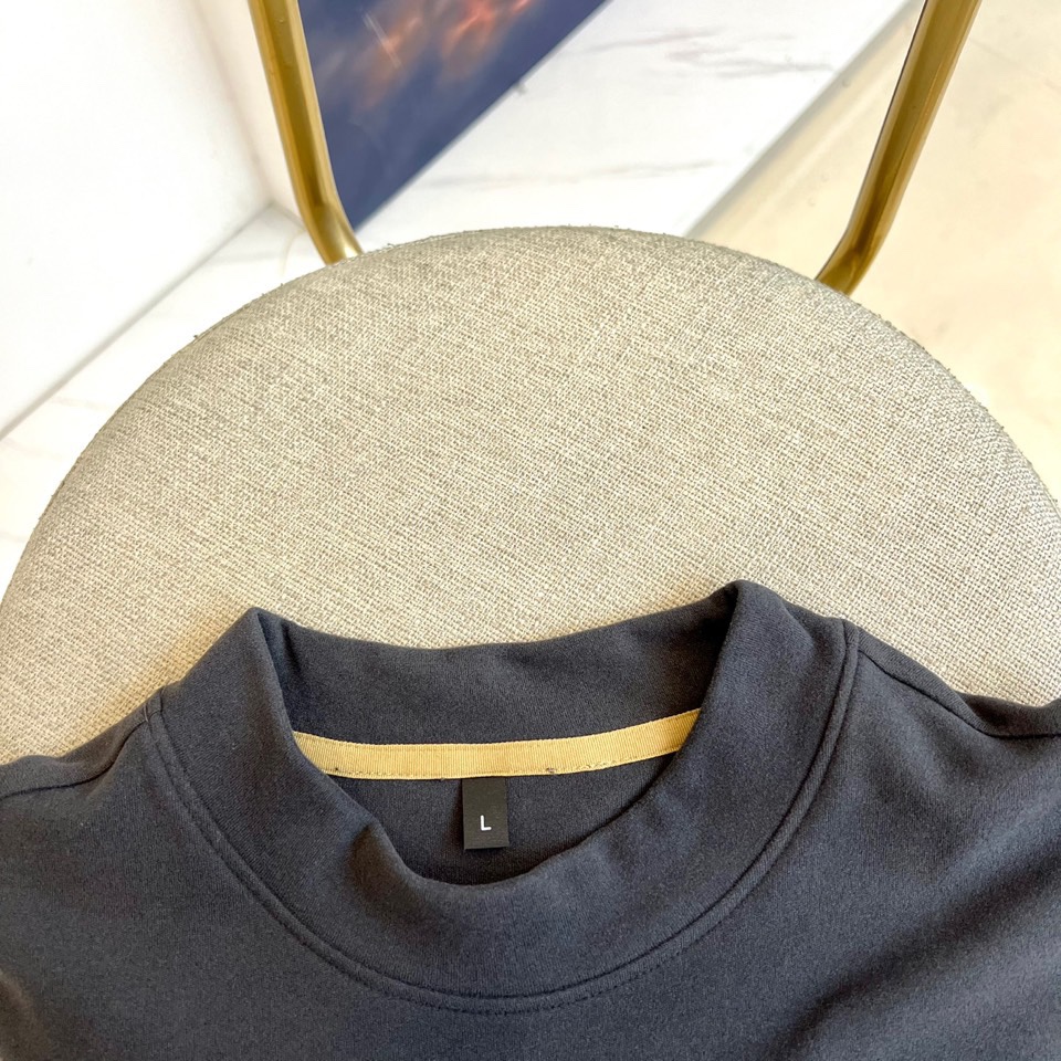 拉夫劳伦、2025秋冬男士系列。澳绒高领长袖衫。精选澳洲绒感面料，细腻软绒触感结合94.1%聚酯纤维+5