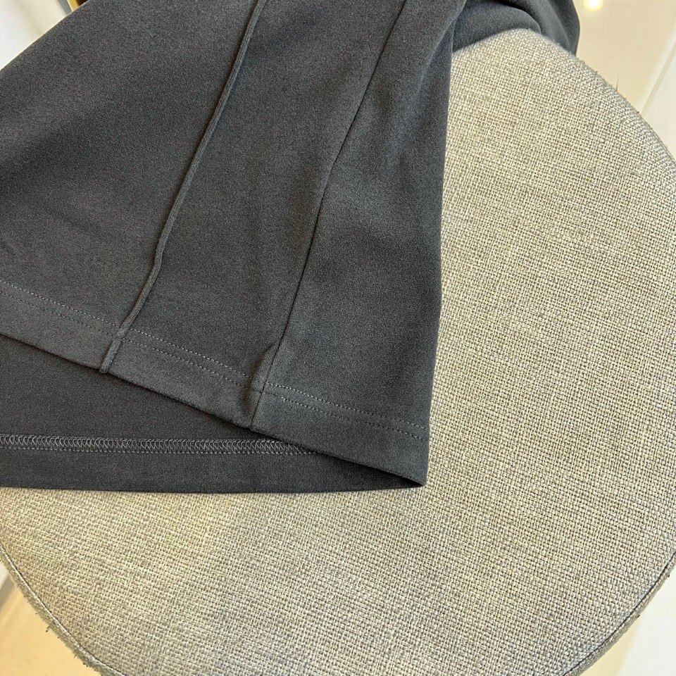 拉夫劳伦、2025秋冬男士系列。澳绒高领长袖衫。精选澳洲绒感面料，细腻软绒触感结合94.1%聚酯纤维+5