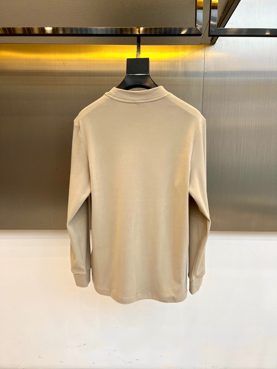 拉夫劳伦、2025秋冬男士系列。澳绒高领长袖衫。精选澳洲绒感面料，细腻软绒触感结合94.1%聚酯纤维+5