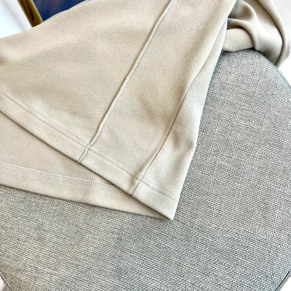 拉夫劳伦、2025秋冬男士系列。澳绒高领长袖衫。精选澳洲绒感面料，细腻软绒触感结合94.1%聚酯纤维+5