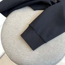 BURBERRY 2025秋冬新品圆领卫衣,以经典英伦基因重塑现代休闲美学。采用高品质棉质面料打造宽松廓 BURBERRY 2025秋冬新品圆领卫衣,以经典英伦基因重塑现代休闲美学。采用高品质棉质面料打造宽松廓
