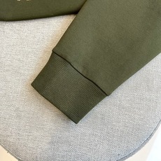 BURBERRY 2025秋冬新品圆领卫衣,以经典英伦基因重塑现代休闲美学。采用高品质棉质面料打造宽松廓 BURBERRY 2025秋冬新品圆领卫衣,以经典英伦基因重塑现代休闲美学。采用高品质棉质面料打造宽松廓