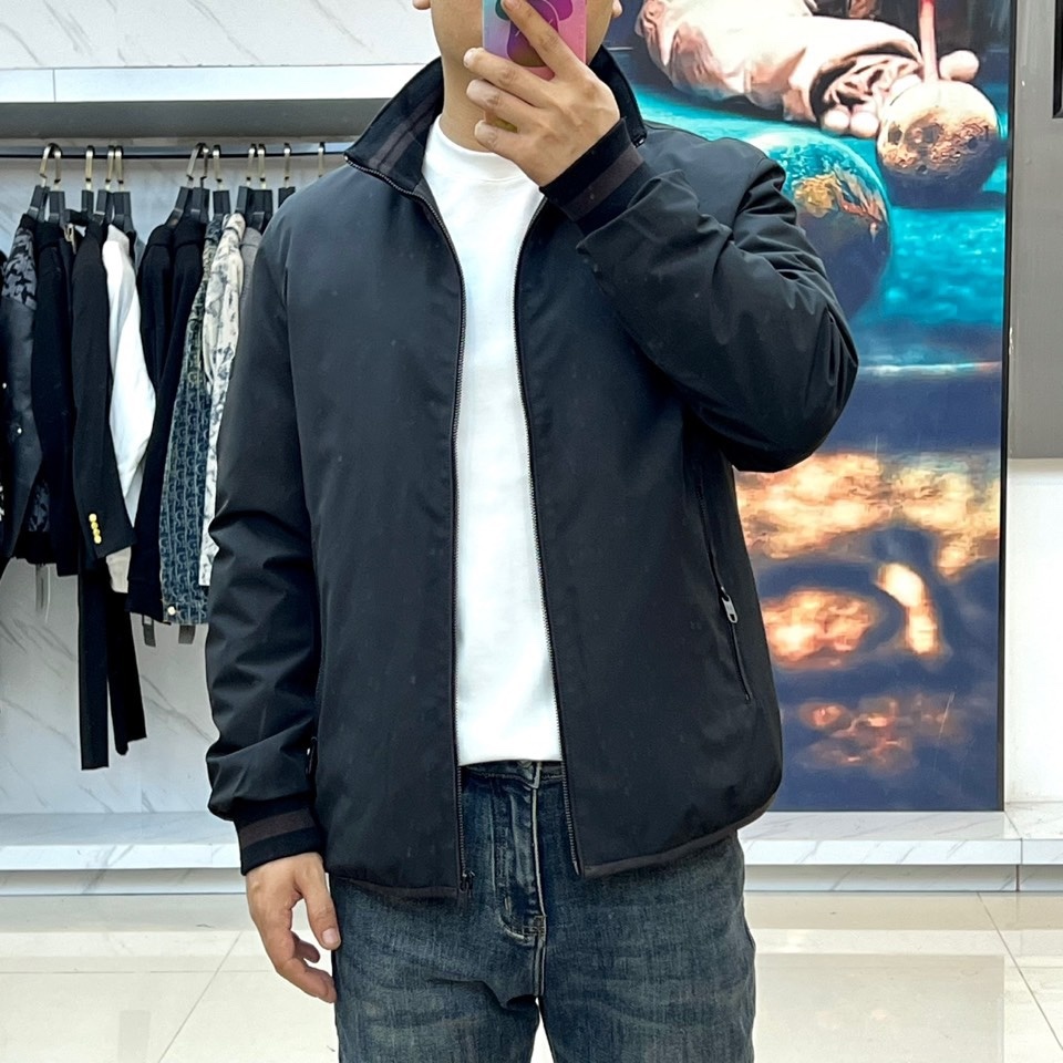 Zegna杰尼亚、2025秋冬新品男士羽绒服夹克,以经典高科技功能性面料打造,呈现细腻的微光泽质感与卓越