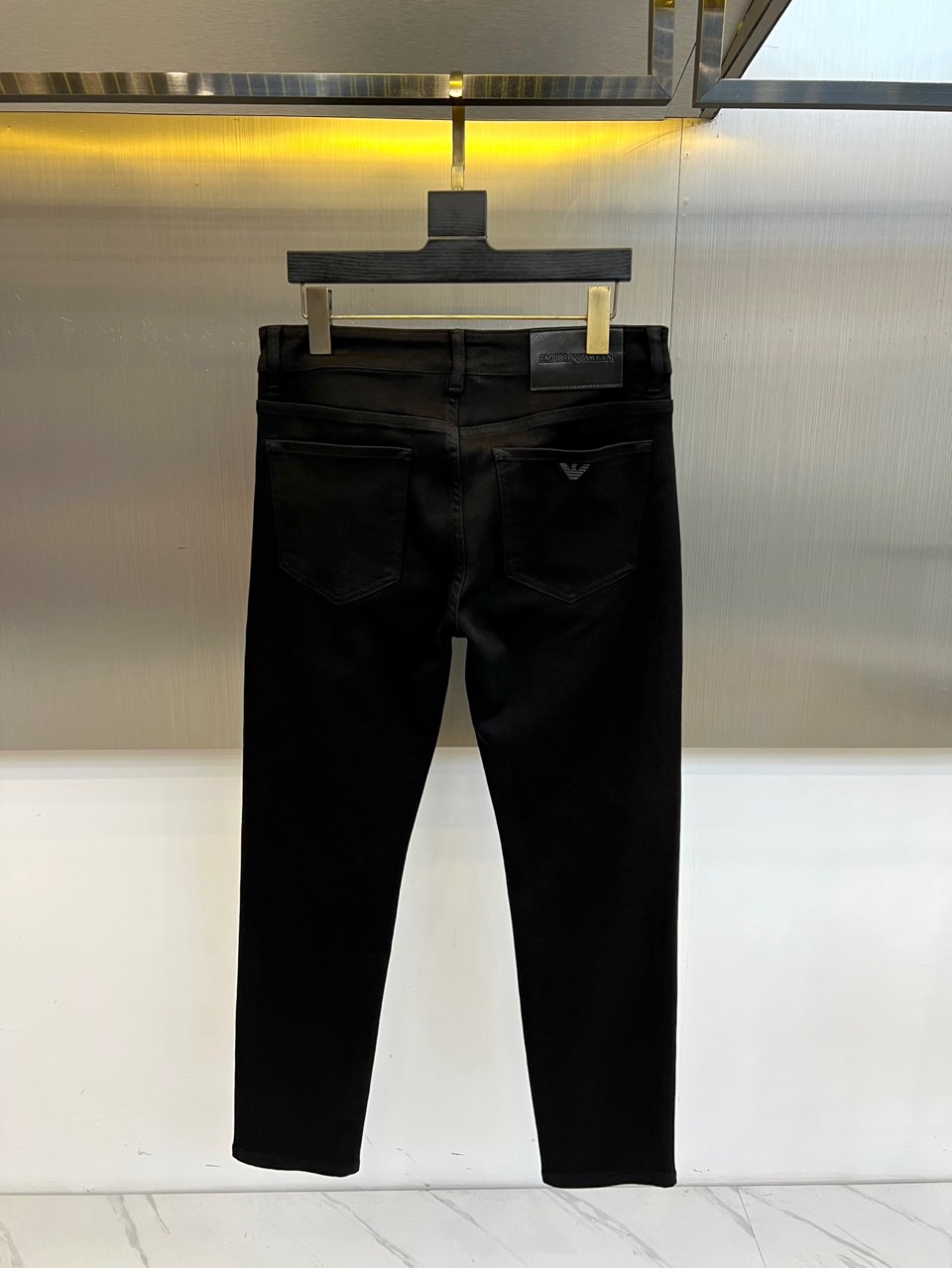 阿玛尼、2025秋冬新款男士五口袋牛仔裤，（抢先发售）面料含有莱卡莱卡纤维，随身而动，忠于原有衣形，融入