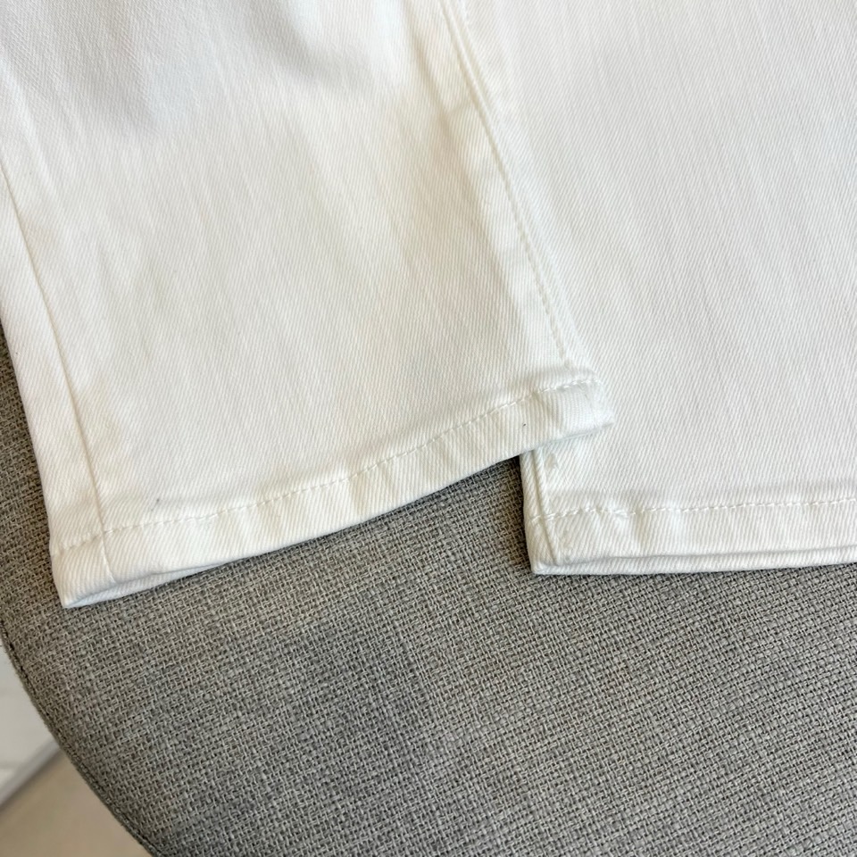 阿玛尼、2025秋冬新款男士五口袋牛仔裤，（抢先发售）面料含有莱卡莱卡纤维，随身而动，忠于原有衣形，融入