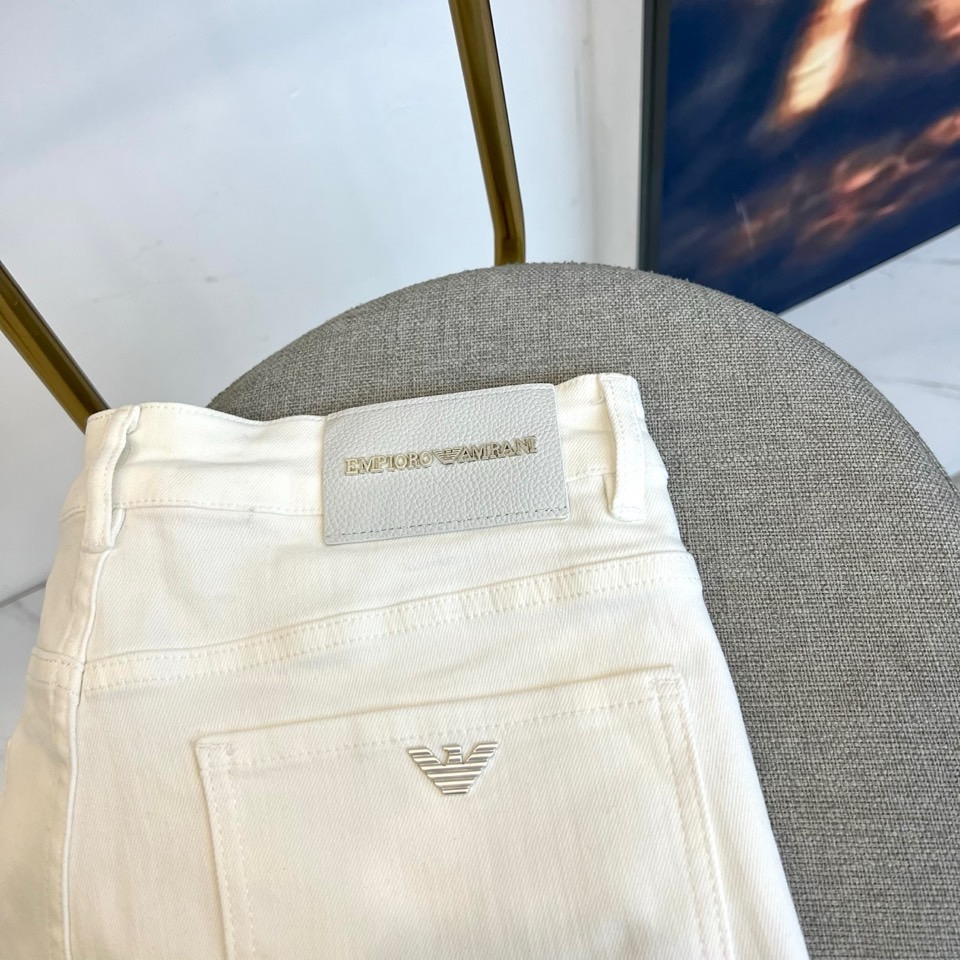 阿玛尼、2025秋冬新款男士五口袋牛仔裤，（抢先发售）面料含有莱卡莱卡纤维，随身而动，忠于原有衣形，融入