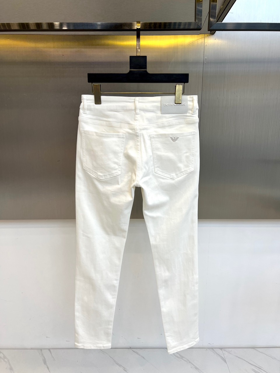 阿玛尼、2025秋冬新款男士五口袋牛仔裤，（抢先发售）面料含有莱卡莱卡纤维，随身而动，忠于原有衣形，融入