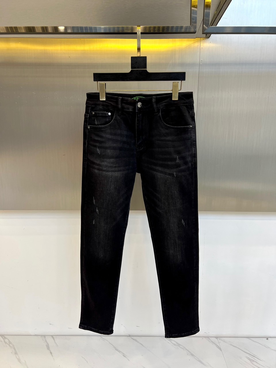 克罗心、2025s春夏新款，男士经典色水洗浅蓝色复古水洗棉质弹力牛仔裤！选用了客供进口98%棉2%橡胶混