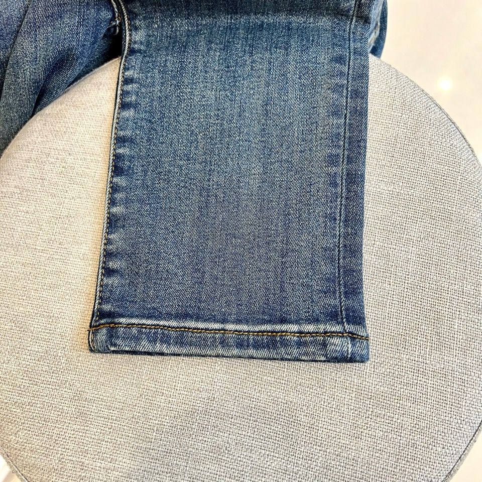 克罗心、2025s春夏新款，男士经典色水洗浅蓝色复古水洗棉质弹力牛仔裤！选用了客供进口98%棉2%橡胶混